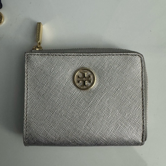 Tory Burch Small Silver Zip Wallet - Picture 1 of 9